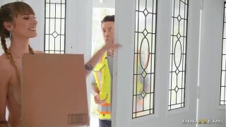 Pengiriman Tak Biasa / Video Lengkap Brazzers Di Https://zzfull.com/delivery