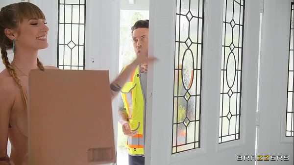 Pengiriman Tak Biasa / Video Lengkap Brazzers Di Https://zzfull.com/delivery
