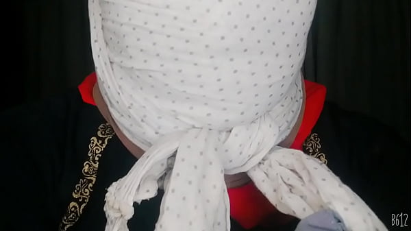 Gadis Berhijab Terikat Dalam Nafsu Sendiri