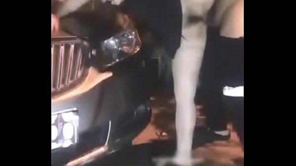 Gadis Tiongkok Menggila Di Jalan Raya