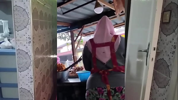 Ibu-ibu Gemuk Jilboobs, Siap Digoyang