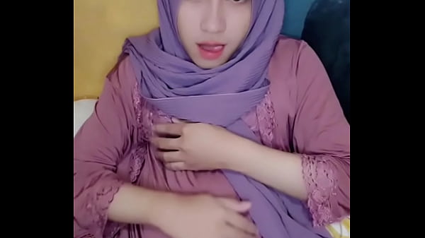 Ibu-ibu Berhijab Nyempil Sendirian, Siap-siap Digoyang