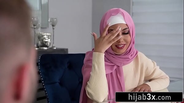 Monyet Cantik Berjilbab Tetap Digebuk Sambil Jilbabnya Nempel.