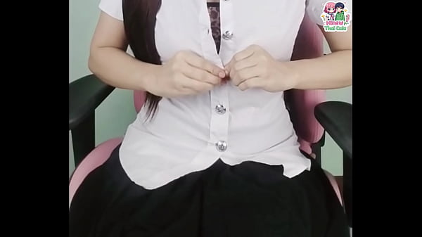สาวนักศึกษาสุดเซ็กซี่โชว์เร้าใจบนโต๊ะคอม ใช้จู๋ปอมจับจ้องเต็มตา