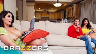 Sarah Arab Goyang Hot Goyangi Pacar Teman Sekamarnya Di Belakang Mereka – Brazzers