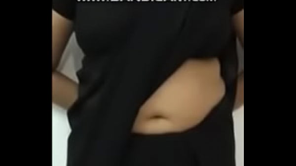Desi Istri, Pusar Dalem Dan Melengkung, Bikin Pengen Jilat
