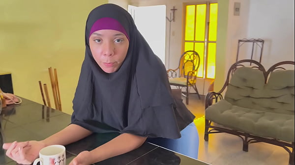 Bohongin Ibu Tiri Arab Muslimku Pake Hijabnya, Sambil Mainin Perasaan Dan Tubuhnya.