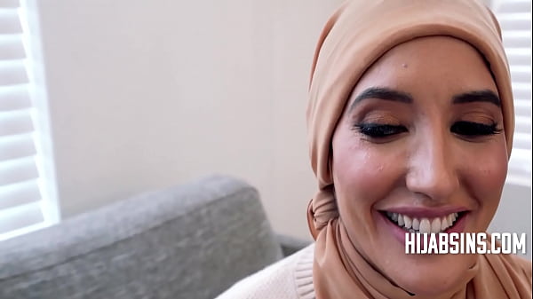 Mengoyak Batas Budaya Dengan Setiap Goresan Yang Menggoda