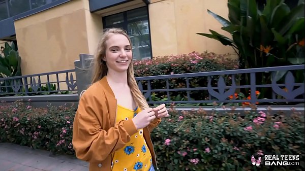 Remaja Asli – Gadis Rusia Mungil Dihamili Hingga Vagina Ketatnya Terentang