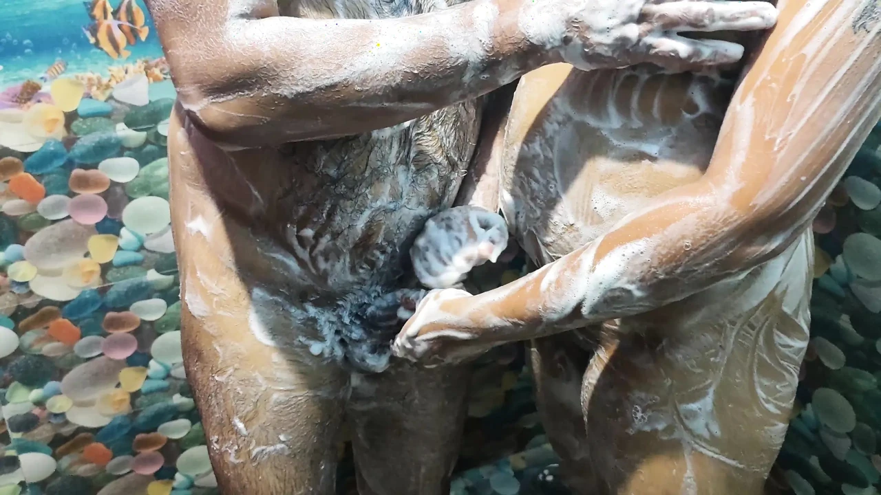 Bath Romance With Hand Job And Lip Lock