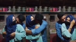 Cewek Di Karachi, Kakaknya Remes-remes Toket Adek Sendiri Di Belakang Bokap Nyokap.