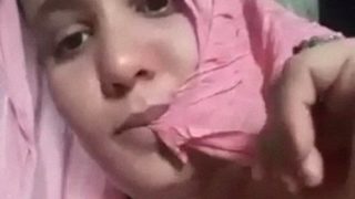 Goyangin Tetek Montoknya, Mami Desa India Yang Empuk