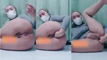 Mukena Kebanggaan Diturunin, Jari Mungil Ngerogoh Lubang Belakang Sambil Coli.