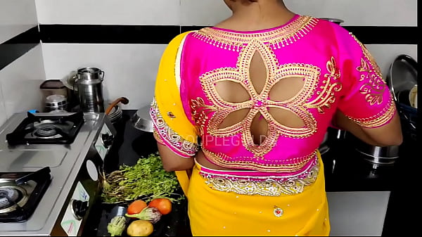Mertua Lagi Digenjot Adik Ipar Di Dapur, Sementara Mertua Perempuan Pergi Ke Pasar.