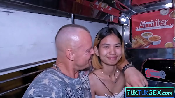 Gadis Kecil Thailand Dijemput Di Pattaya Pakai Tuk Tuk Buat Ngewe.