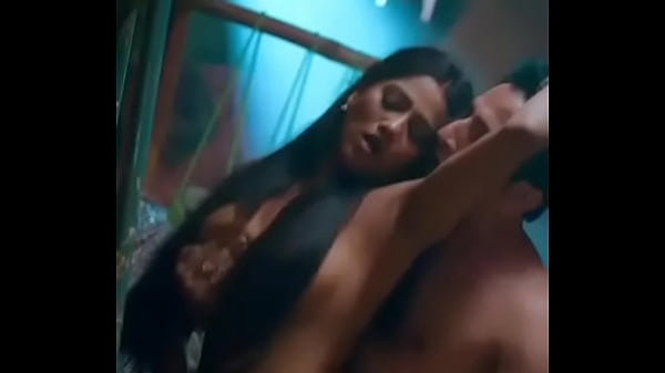 Cewek Indian Desi Lagi Manjain Pacarnya, Bibir Nempel, Tangan Merayap Nakal.