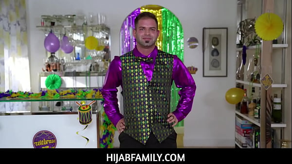Hijabfamily – Cewek Berhijab Violet Gems Mainin Manik-manik Dulu, Baru Belajar Ngeblow Nicky Sampai Puas.