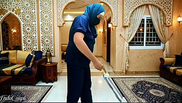 Haus Maid Berhijab Diperintah Nyedot Kontol Majikan Sampe Abis.