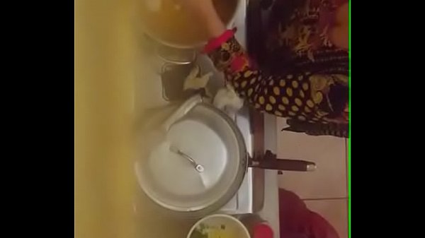 Bibir Montok, Belahan Dada Menggoda, Tante Seksi Siap Menggairahkan.