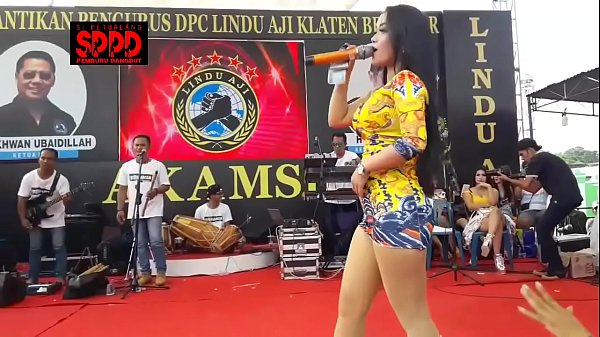 Tarian Erotis Sintya Riske Yang Liar Dan Menggoda Di Atas Panggung