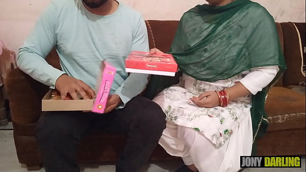 Diwali Ke Din Maami Ki Gand Ke Patake Phod Ke Manaayi Diwali.