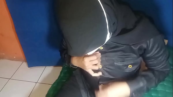 Satpam Cewek Sange Colmek Sendiri Sampe Muncrat Deras, Bikin Basah