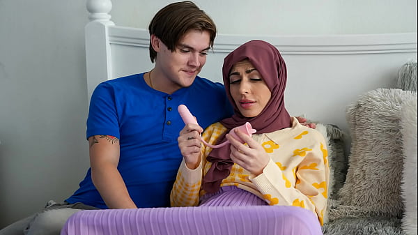Malam Liburan, Kakak Tiri Berjilbab Main-main Panas Bareng Adik Tiri, Jilbab Basah Kuyup.
