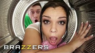 Tontonan Maut: Adegan Macet Liar Berujung Nge-seks Brutal Bareng Bintang-bintang Terpanas Brazzers