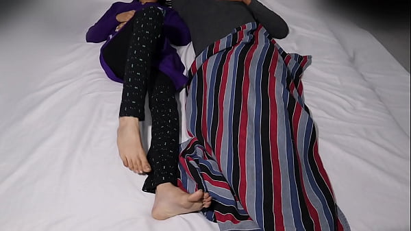 Bosnya Langsung Telanjang Bulat Begitu Liat Kontol Hitam Tebal Si Sopir.