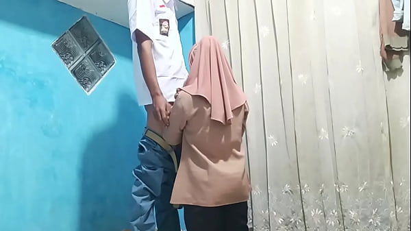 Murid Ngentot Bu Guru Pas Pulang Sekolah, Di Kelas Masih Basah.