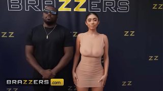 Brazzers – Violet Myers Buka-bukaan Lubang Memek Ke Para Paparazi