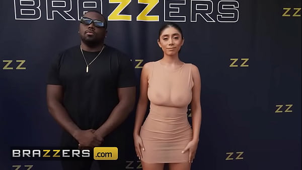Brazzers – Violet Myers Buka-bukaan Lubang Memek Ke Para Paparazi
