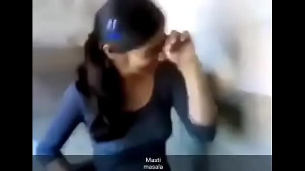 Desi Cewek Seksi Buka-bukaan, Bikin Ngilu Di Pikiran.