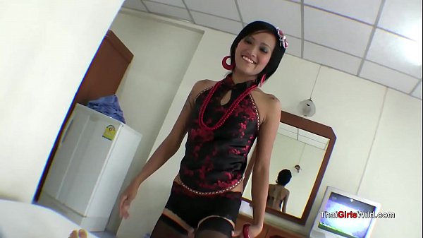 Ngencengin Kontol Thai Binal Sampe Merem Melek.