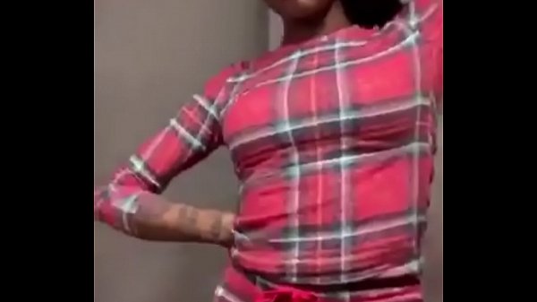 Twerk Montok Ala Asian Doll, Goyangin Pantat Seksi Di Instagram Live Sambil Bibir Basah Ngikutin Irama Lagu Barunya