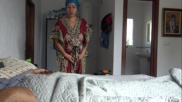 Mbak Pembantu Hotel Di Turki Kaget Waktu Tamu Kasih 25 Lira Buat Ngecap Kontol Gede Tamunya.