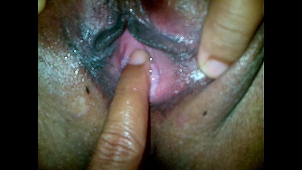 Mami Indonesia, Pantat Gede, Memek Basah, Dijari Empat, Digenjot Keras Sampe Muncrat.