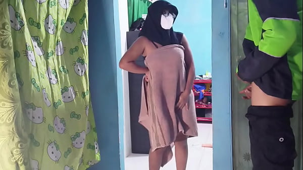 Tertangkap Basah Sama Tukang Ojol Pas Lagi Colmek