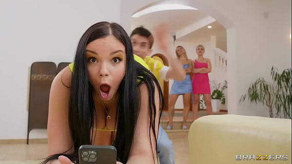 Tepok Pantat Sambil Colek Dua Memek / Video Hot Brazzers / Download Full Dari Https://zzfull.com/tap