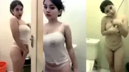 Babyferosa Mandi Basah, Goyangin Pantat Bikin Ngiler, Bikin Horny Semua.