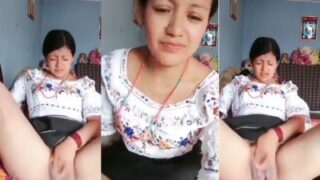 Cewek Goyang Goa Colokin Memeknya Yang Becek