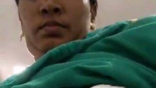 Mallu Aunty Lagi Pamer Tubuh, Bikin Ngiler Semua Cowok.
