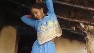 Video Panas Gadis Dehati Bihari Pamer Tubuh Sendirian