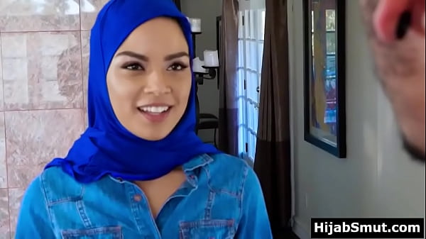 Muslim Cewek Seksi Dihajar Dua Kuli Pindahan