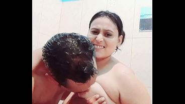 Desi Mandi Colmek Basah Kencang