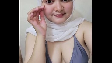 Hari-hari Pertama Goyang Twerk Pake Hijab, Bikin Makin Panas.