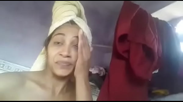 Desi Cewek Pamer Tubuh Seksi Bikin Makin Panas