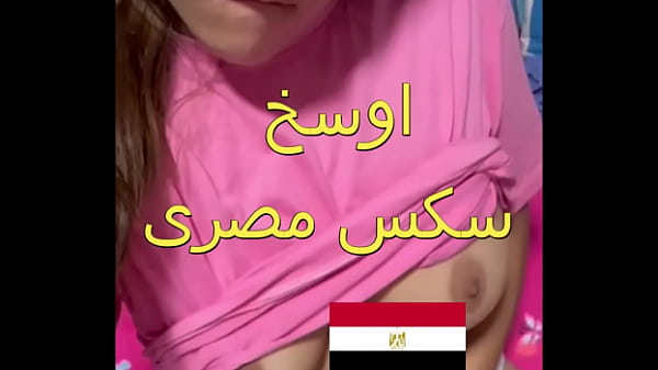 شرموطة المطرية بتكشف كلوتها في البلكونة وجارها نزل نيكها قوي في جسمها البلدي الملبن