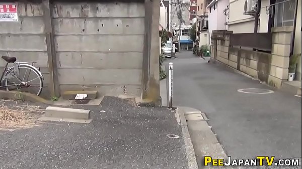 Orang Asia Ngeluarin Hawa Nafsunya Sendiri.