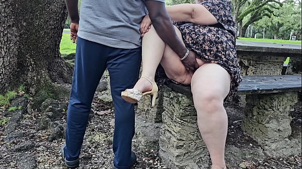 Memek Basah Hijab Montok Pawg Diperkosa Jari Orang Asing Di Taman Sambil Ngocok
